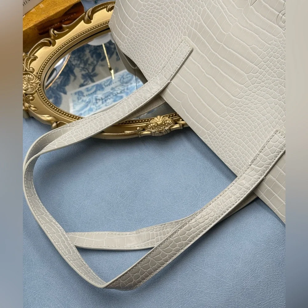 🆕 TED BAKER 🧿 NWOT Allicon Eco Leather Croc Icon Tote Bag, White